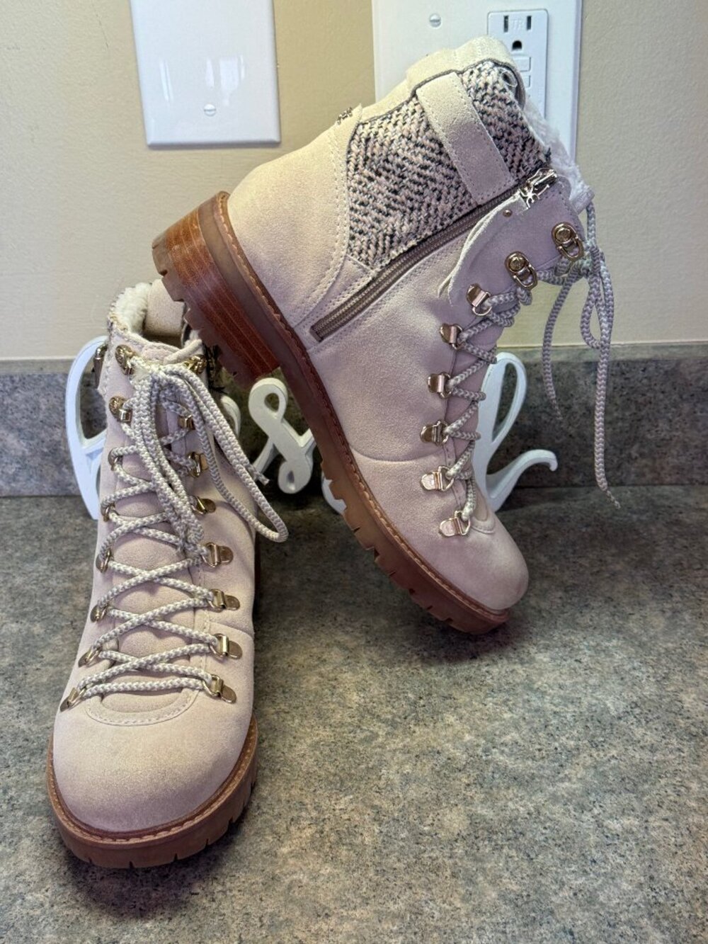 Sam Eldeman Beige Suede & Leather Tenlee Hiking Boots Size 9M